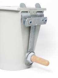 Speenemmer ophangbeugel voor hekwerk kalverbox